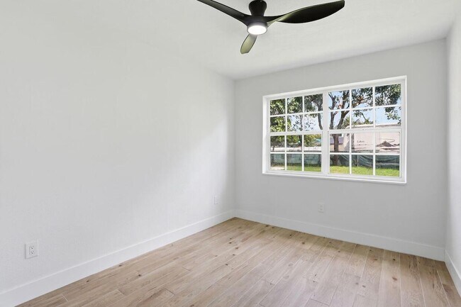 Building Photo - 2312 Redwood Rd