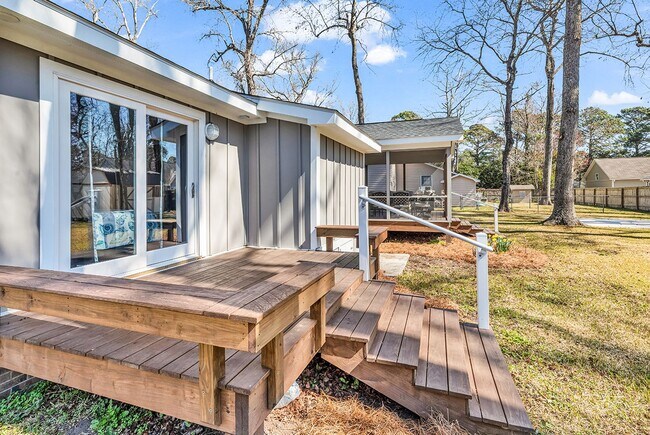 Building Photo - 2405 Bert Dr