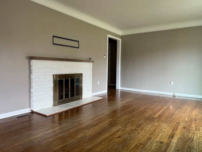 Building Photo - 743 Lander Rd