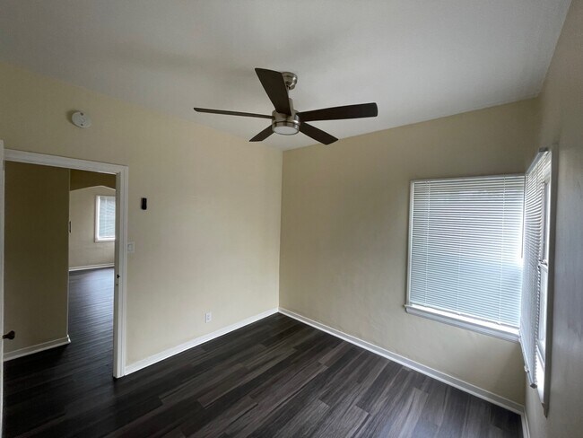 Bedroom - 803 W Glenoaks Blvd