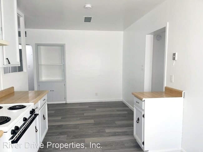 Building Photo - 3 br, 2 bath House - 530 N. Auburn Street