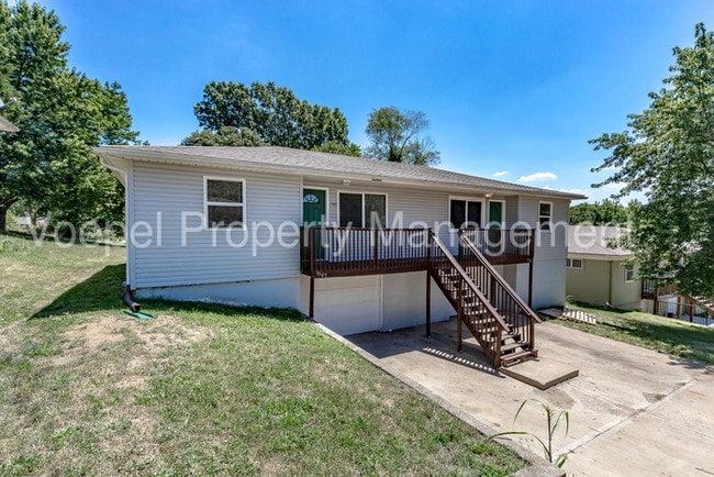 Building Photo - 2 Bedroom 1 Bath Remodeled KCK Duplex