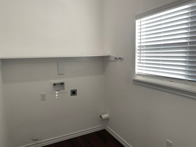 Building Photo - 3478-3478 Brooke Pl