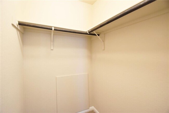 Building Photo - 1424 Brooks Way