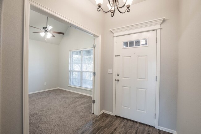 Building Photo - 3 Bed 2 Bath With Office in Tulsa