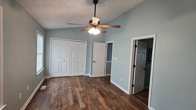 Building Photo - 20140 Daniels Cir
