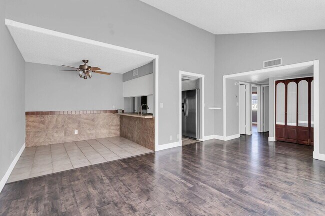 Building Photo - 8022 N 32nd Dr