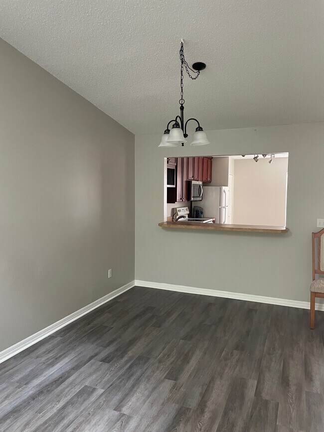 Building Photo - 7620 Baymeadows Cir W