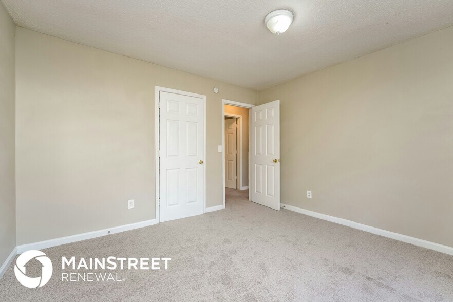 Building Photo - 8139 Green Garden Dr