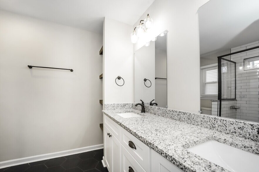 Building Photo - 2106 Winsburg Dr