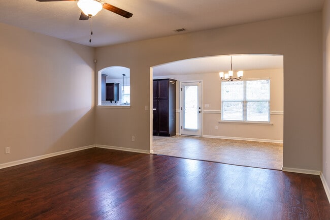 Building Photo - 3237 Alexandria Dr