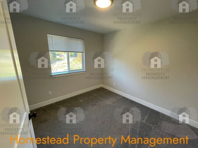 Building Photo - 644