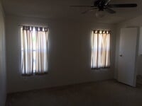 Building Photo - Cute Country Home