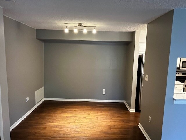 Building Photo - 5305 Ravens Crest Dr