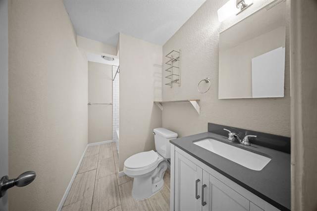 Building Photo - 5829 Holloway St