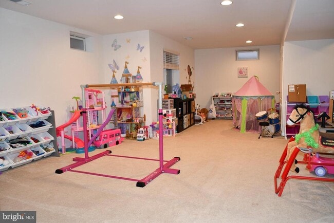 Building Photo - 848 Chestnut Ridge Dr