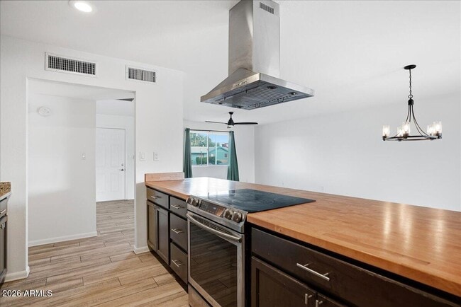 Building Photo - 1935 E El Parque Dr