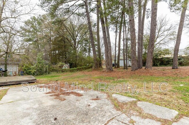 Building Photo - 1729 Dallas St