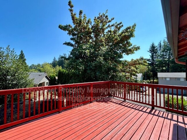 Building Photo - 794 SW Orchard Pl