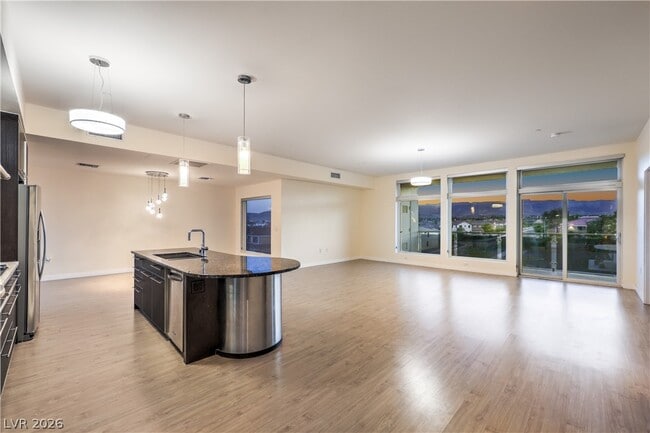 Building Photo - 8925 W Flamingo Rd