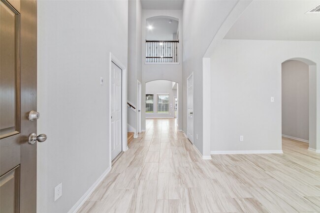 Building Photo - 4919 Vly White Oak Ln