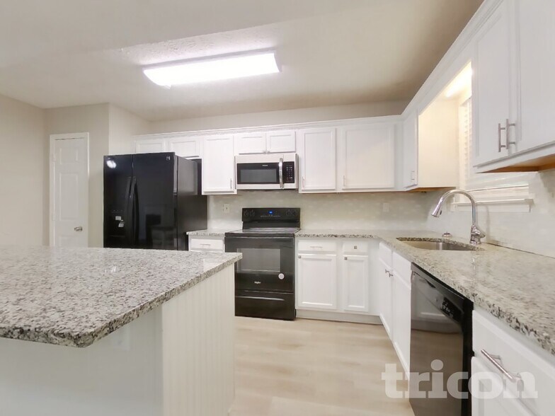 Building Photo - 2211 Ashton Dr