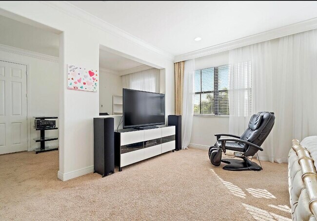 Building Photo - 6484 Vireo Ct