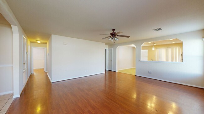 Building Photo - FREE DECEMBER RENT! PETS WELCOME!!!