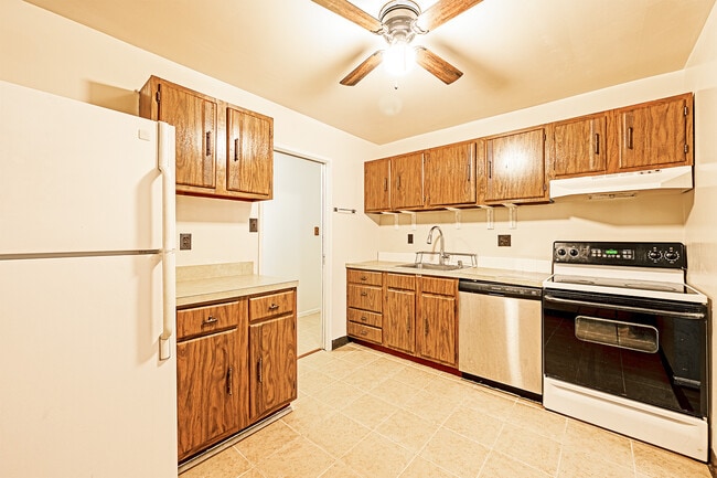 Building Photo - 9728 Kingsbridge Dr