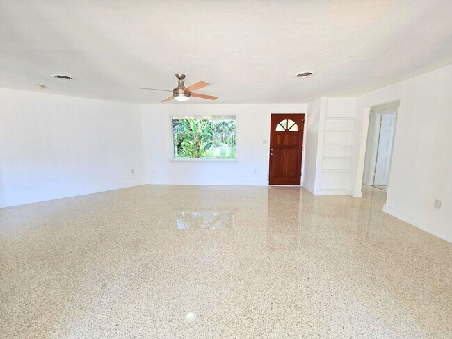 Building Photo - Charming 2BR/ 2BA/ 2 Car Garage - Near Phillippi Creek