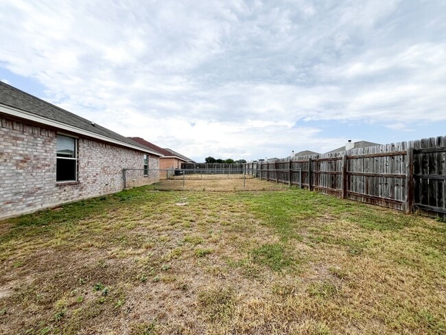 Building Photo - 312 Cedar Ridge Dr