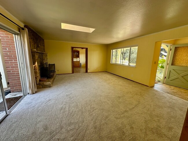 Building Photo - 46 Valley View Rd