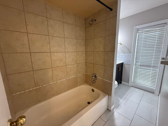 Building Photo - 4712 Dandelion Dr