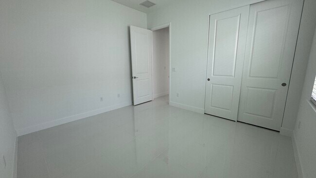 Building Photo - 5722 Aleppo Pl