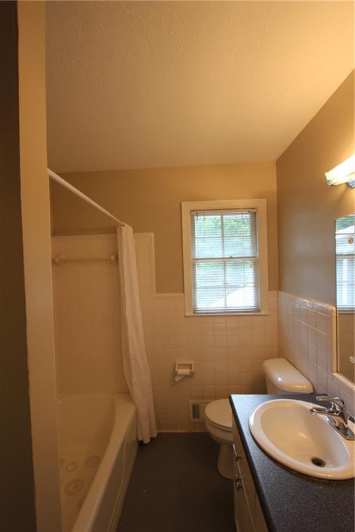 Building Photo - 2944 Piedmont Dr