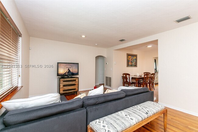 Building Photo - 5760 SW 51st St