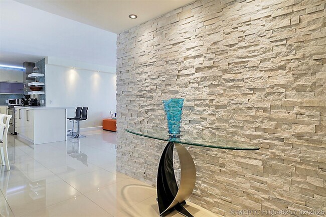 Building Photo - 1370 S Ocean Blvd