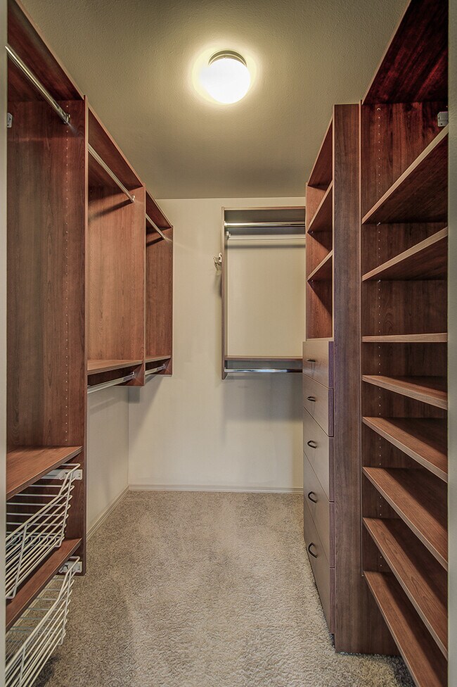 Building Photo - Top floor corner one-bedroom in the heart of it all, don't miss out, tour today!