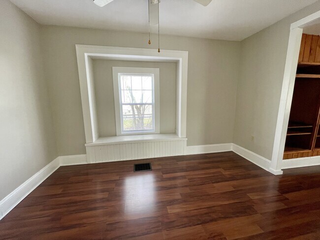 Building Photo - 22 East Ave