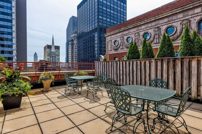 Building Photo - 208 W Washington St