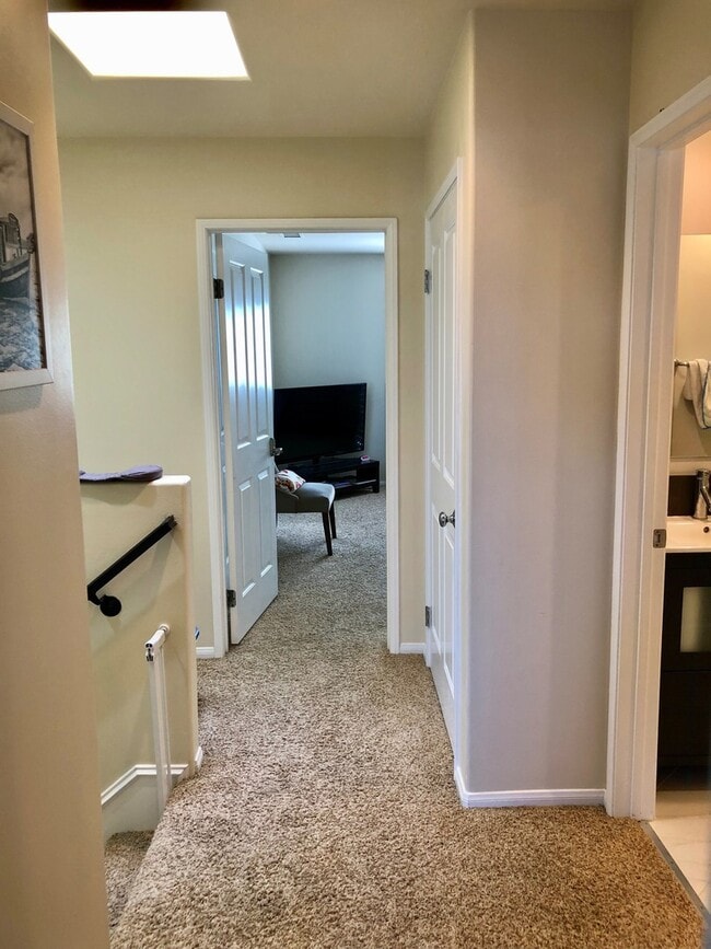 Building Photo - Lovely 3 bd/2.5 ba Townhome - Old Town Torrance!