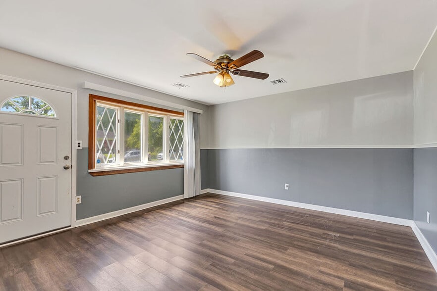 Building Photo - 3232 Deshler Dr