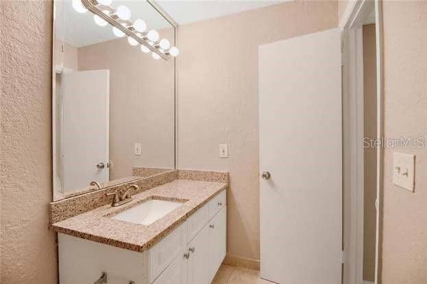 Building Photo - 484 Banyon Tree Cir