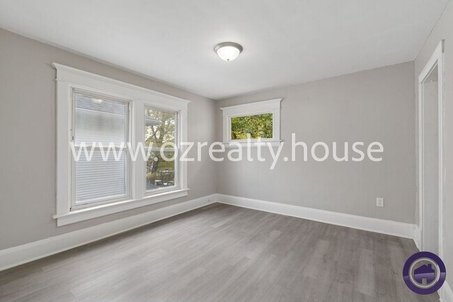 Building Photo - 3241 Cherry St