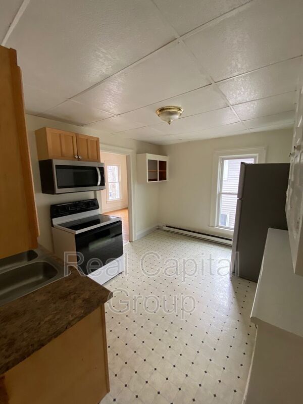 Building Photo - 335 Pine St