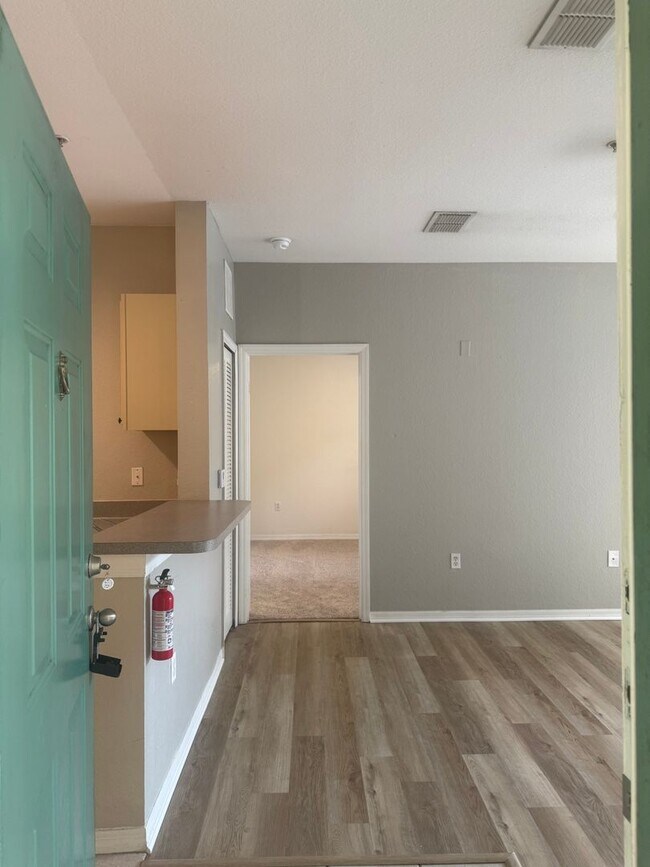 Building Photo - 8927 Legacy Ct
