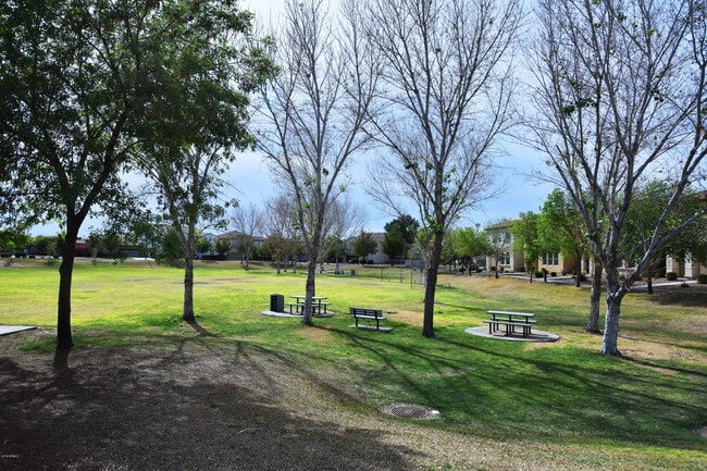 Building Photo - 4757 E Woodside Way