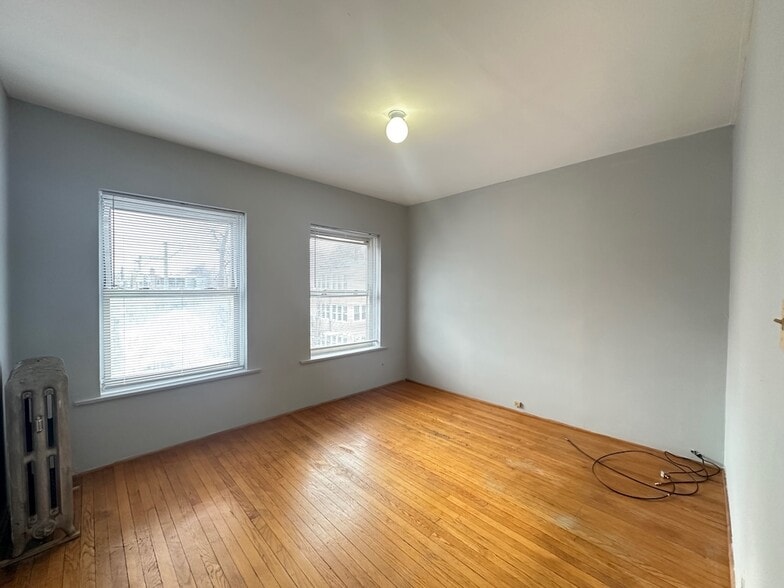 Building Photo - 1212 W Thorndale Ave