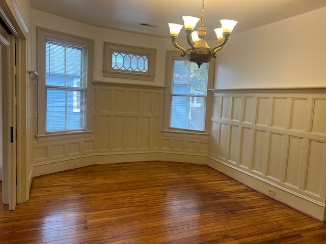 Building Photo - 325 S 6th St