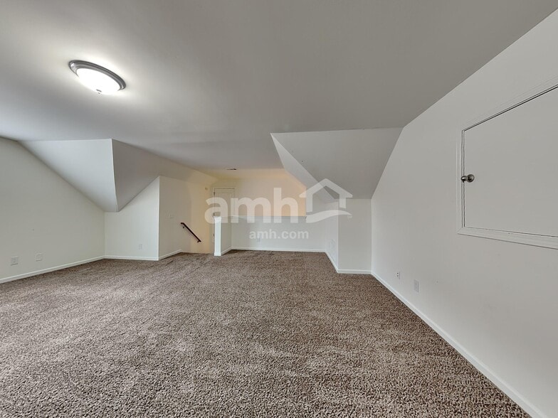 Building Photo - 3009 Rock Springs Rd